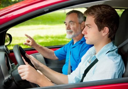 Учимся вождению: важен ли инструктор
