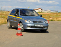 Автомектепте көлік жүргізу