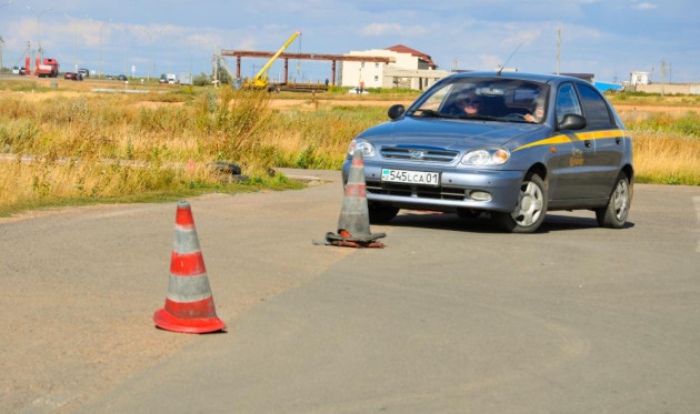 Автомектепте көлік жүргізу