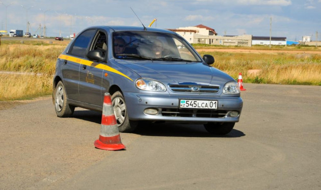 Автомектепте көлік жүргізу