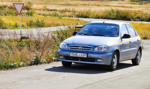 Автомектепте көлік жүргізу